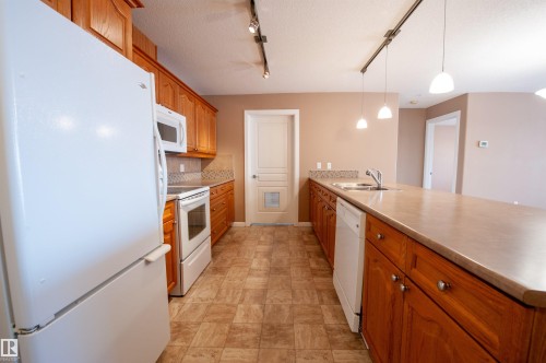 116 300 Palisades Way, Sherwood Park, AB - Indoor Photo Showing Kitchen
