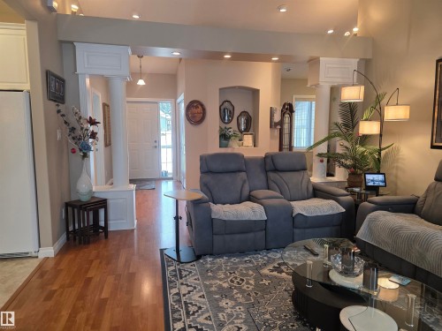 185 Willow Drive, Breton, AB - Indoor Photo Showing Living Room