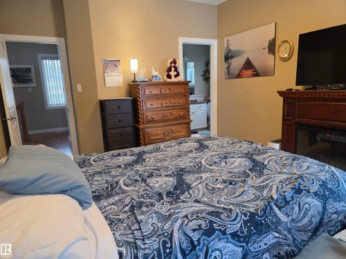 185 Willow Drive, Breton, AB - Indoor Photo Showing Bedroom