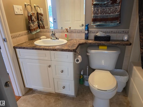 185 Willow Drive, Breton, AB - Indoor Photo Showing Bathroom