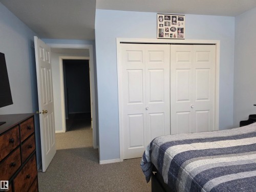 185 Willow Drive, Breton, AB - Indoor Photo Showing Bedroom
