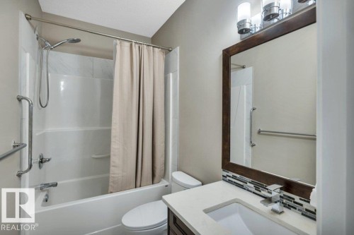5121 1B Avenue, Edmonton, AB - Indoor Photo Showing Bathroom