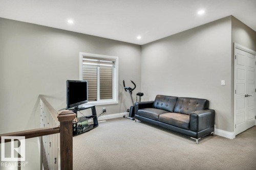 5121 1B Avenue, Edmonton, AB - Indoor