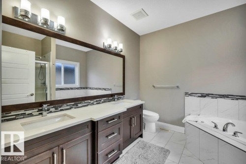 5121 1B Avenue, Edmonton, AB - Indoor Photo Showing Bathroom