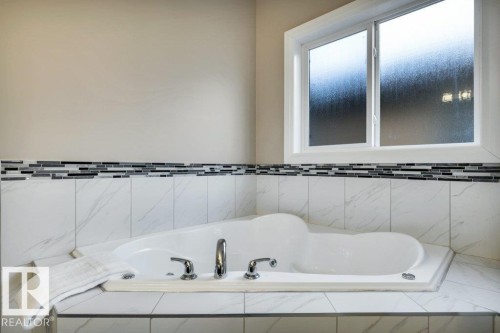 5121 1B Avenue, Edmonton, AB - Indoor Photo Showing Bathroom