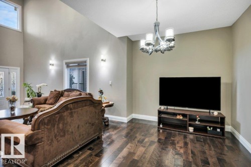 5121 1B Avenue, Edmonton, AB - Indoor Photo Showing Living Room