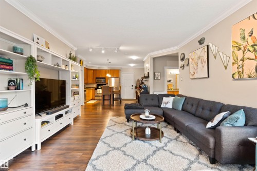 202 10116 80 Avenue, Edmonton, AB - Indoor Photo Showing Living Room