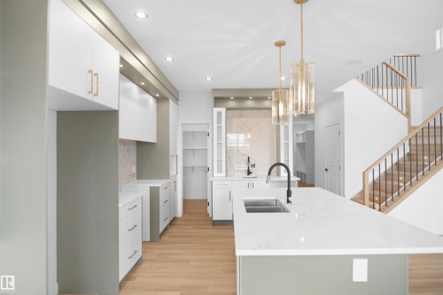 23 Trill Point(E), Spruce Grove, AB - Indoor Photo Showing Kitchen With Double Sink With Upgraded Kitchen