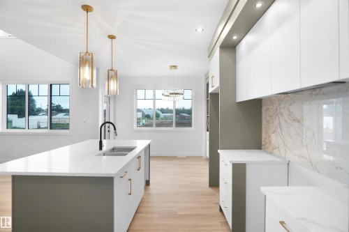 23 Trill Point(E), Spruce Grove, AB - Indoor Photo Showing Kitchen With Double Sink With Upgraded Kitchen