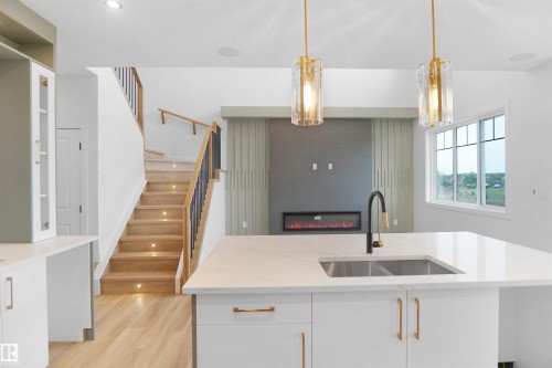 23 Trill Point(E), Spruce Grove, AB - Indoor Photo Showing Kitchen With Double Sink With Upgraded Kitchen
