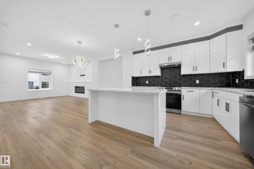 1 10 Salisbury Way, Sherwood Park, AB - Indoor Photo Showing Kitchen With Upgraded Kitchen