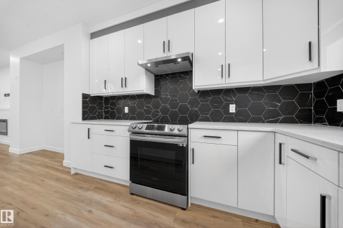 1 10 Salisbury Way, Sherwood Park, AB - Indoor Photo Showing Kitchen With Upgraded Kitchen