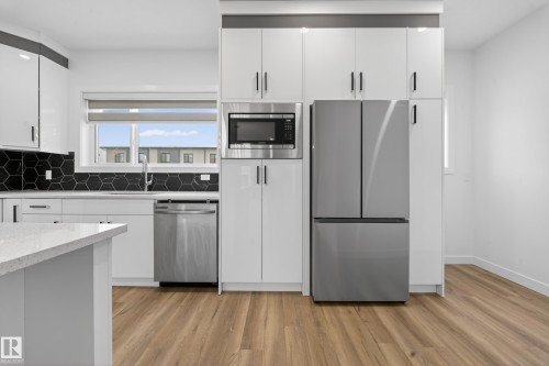 1 10 Salisbury Way, Sherwood Park, AB - Indoor Photo Showing Kitchen