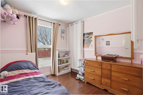10466 28A Avenue, Edmonton, AB - Indoor Photo Showing Bedroom
