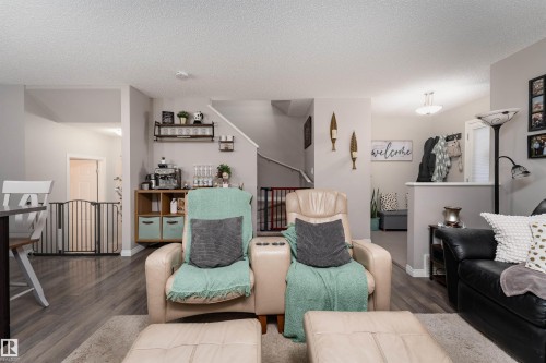 8533 Ellis Link, Edmonton, AB - Indoor Photo Showing Living Room