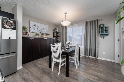 8533 Ellis Link, Edmonton, AB - Indoor Photo Showing Dining Room