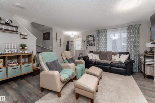 8533 Ellis Link, Edmonton, AB - Indoor Photo Showing Living Room