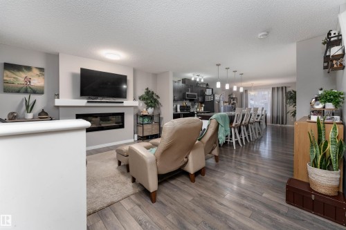 8533 Ellis Link, Edmonton, AB - Indoor Photo Showing Living Room