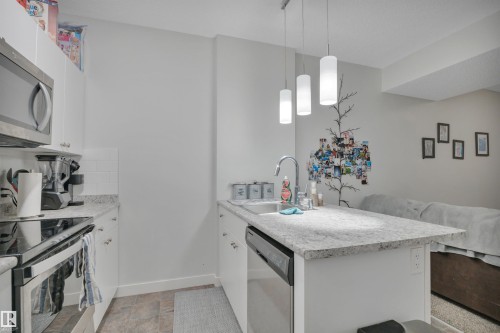 944 Berg Place, Leduc, AB - Indoor Photo Showing Kitchen With Upgraded Kitchen