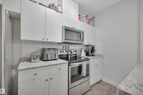 944 Berg Place, Leduc, AB - Indoor Photo Showing Kitchen