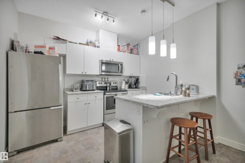 944 Berg Place, Leduc, AB - Indoor Photo Showing Kitchen With Upgraded Kitchen