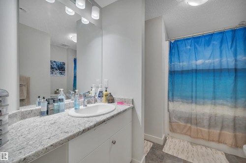 944 Berg Place, Leduc, AB - Indoor Photo Showing Bathroom