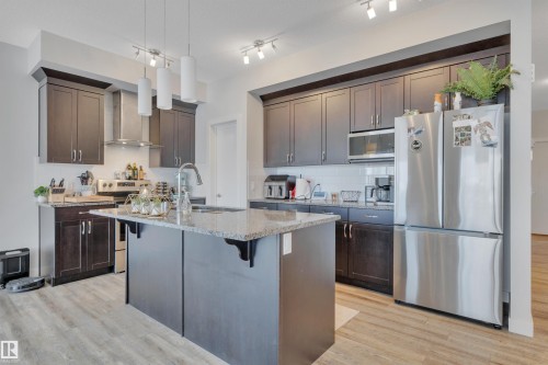 944 Berg Place, Leduc, AB - Indoor Photo Showing Kitchen With Upgraded Kitchen