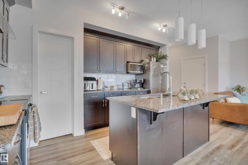 944 Berg Place, Leduc, AB - Indoor Photo Showing Kitchen With Upgraded Kitchen