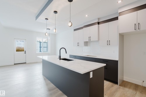 286 Munn Way, Leduc, AB - Indoor Photo Showing Kitchen With Double Sink With Upgraded Kitchen