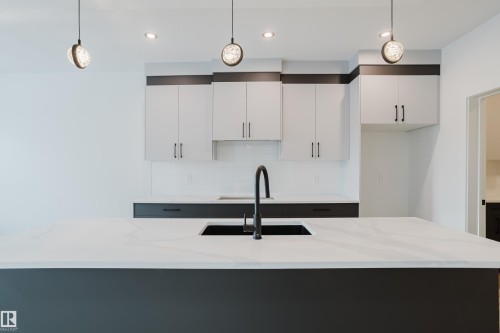 286 Munn Way, Leduc, AB - Indoor Photo Showing Kitchen