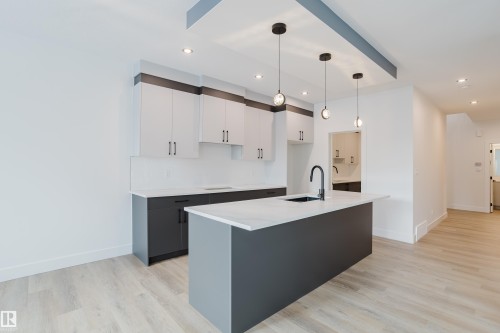 286 Munn Way, Leduc, AB - Indoor Photo Showing Kitchen With Upgraded Kitchen