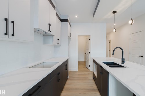 286 Munn Way, Leduc, AB - Indoor Photo Showing Kitchen With Double Sink With Upgraded Kitchen