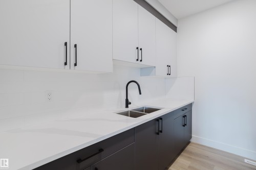 286 Munn Way, Leduc, AB - Indoor Photo Showing Kitchen With Double Sink With Upgraded Kitchen