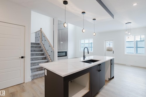 286 Munn Way, Leduc, AB - Indoor Photo Showing Kitchen With Double Sink With Upgraded Kitchen