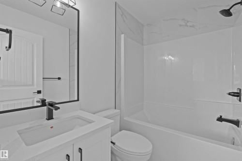 9905-9909 107 Avenue, Morinville, AB - Indoor Photo Showing Bathroom