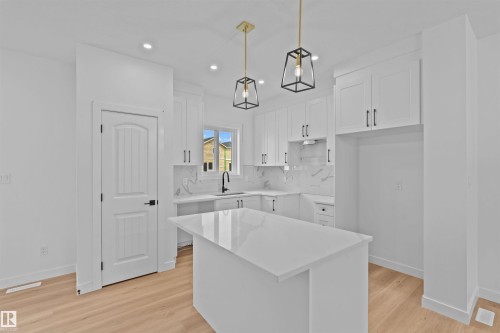 9905-9909 107 Avenue, Morinville, AB - Indoor Photo Showing Kitchen