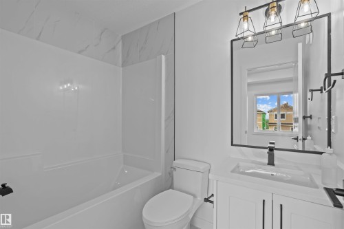 9905-9909 107 Avenue, Morinville, AB - Indoor Photo Showing Bathroom