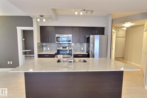 804 10226 104 Street, Edmonton, AB - Indoor Photo Showing Kitchen With Double Sink With Upgraded Kitchen