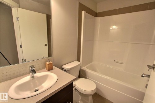 804 10226 104 Street, Edmonton, AB - Indoor Photo Showing Bathroom