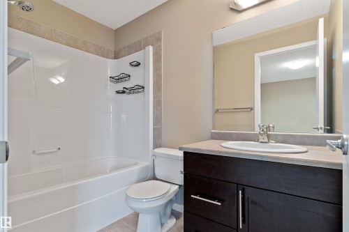 4690 Alwood Way, Edmonton, AB - Indoor Photo Showing Bathroom
