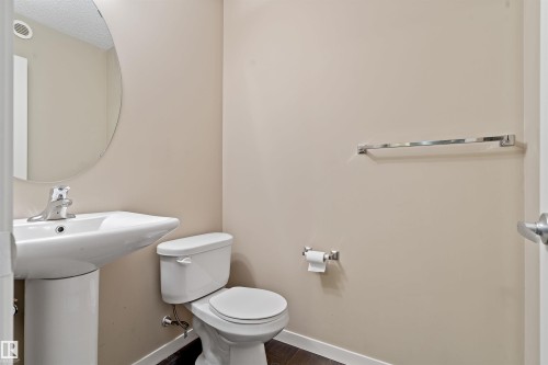 4690 Alwood Way, Edmonton, AB - Indoor Photo Showing Bathroom