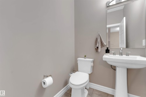 1347 Watt Drive, Edmonton, AB - Indoor Photo Showing Bathroom