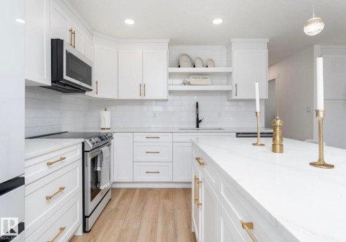 17327 106 Street, Edmonton, AB - Indoor Photo Showing Kitchen With Upgraded Kitchen