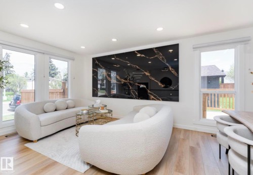 17327 106 Street, Edmonton, AB - Indoor Photo Showing Living Room