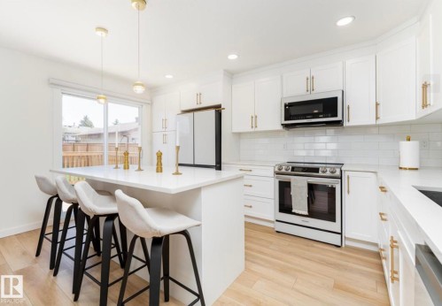 17327 106 Street, Edmonton, AB - Indoor Photo Showing Kitchen With Upgraded Kitchen