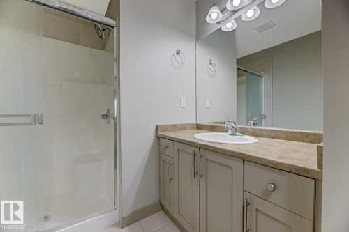 1820 34 Avenue, Edmonton, AB - Indoor Photo Showing Bathroom