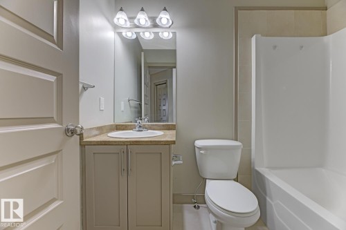 1820 34 Avenue, Edmonton, AB - Indoor Photo Showing Bathroom