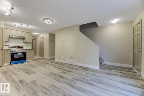 1820 34 Avenue, Edmonton, AB - Indoor Photo Showing Kitchen
