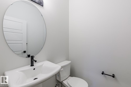 17537 62A Street, Edmonton, AB - Indoor Photo Showing Bathroom