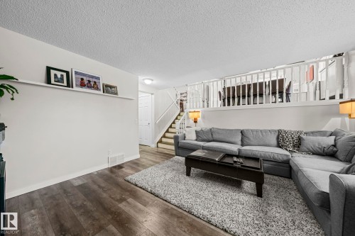 5104 191 Street, Edmonton, AB - Indoor Photo Showing Living Room